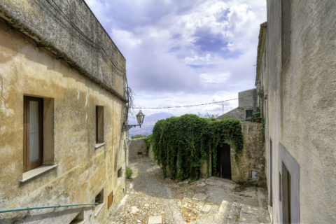 Un Vicolo di Erice nicola albano foto nka.it