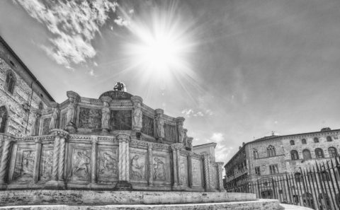 perugia fontana piazza iv novembre albano nicola foto
