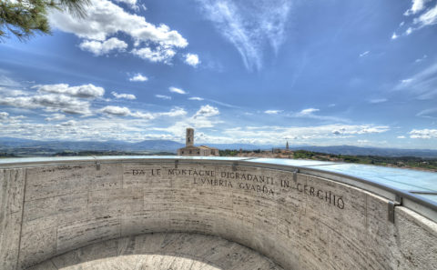 perugia da le montagne digradanti in cerchio l'umbria guarda albano nicola foto