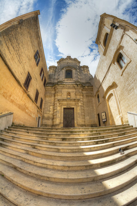 chiesa e scale della chiesa in piazza vittorio veneto a matera albano nicola foto