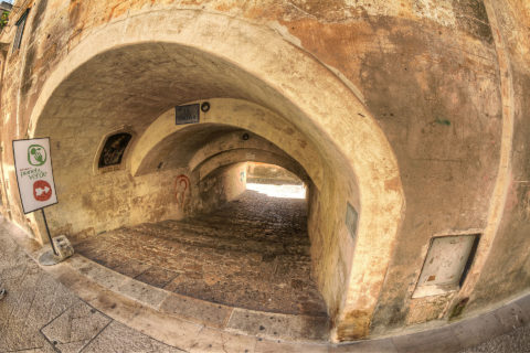 matera sotto passaggio tra i vicoli albano nicola foto
