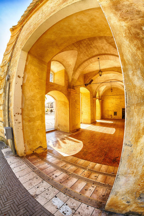portici ad arco piazza vittorio veneto matera albano nicola foto