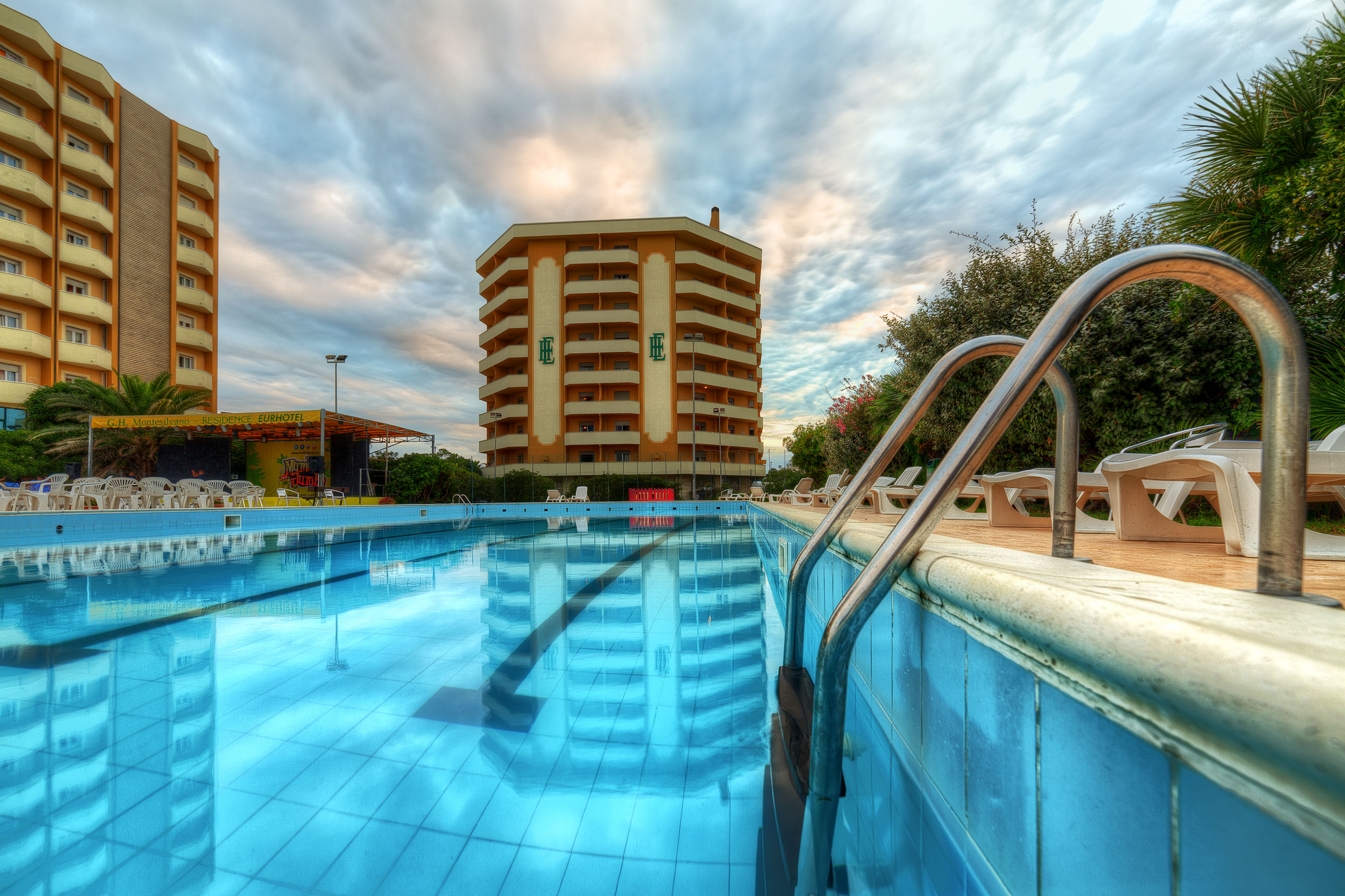 piscina difronte eurhotel montesilvano pescara albano nicola foto